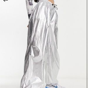 Parachute pants in foil metallic fabric